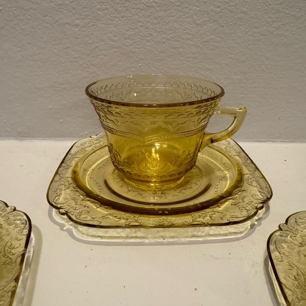 Vintage 1930s Patrician Spoke Amber Federal Glass Cups w/Plates (Selling as set)